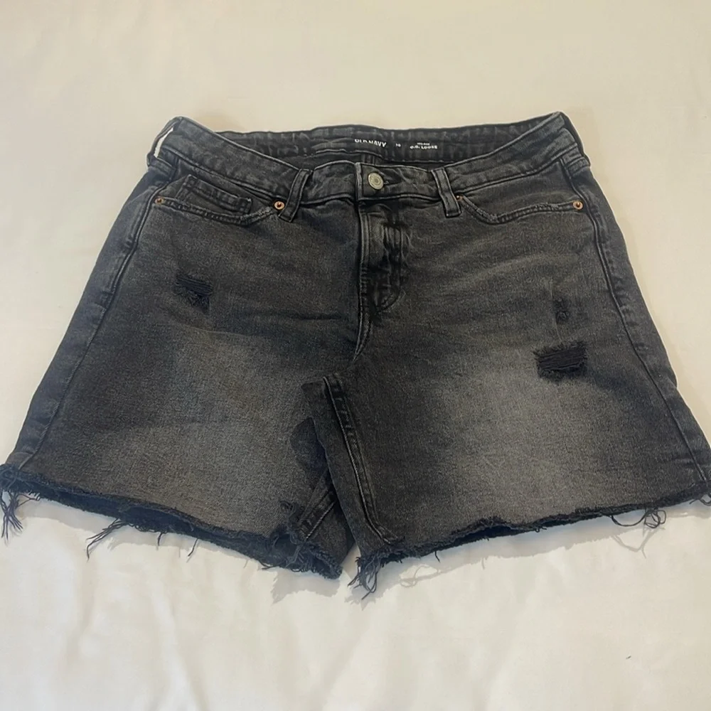 OLD NAVY WOMENS SIZE 10 MID RISE O G LOOSE Black Distressed Denim Shorts
